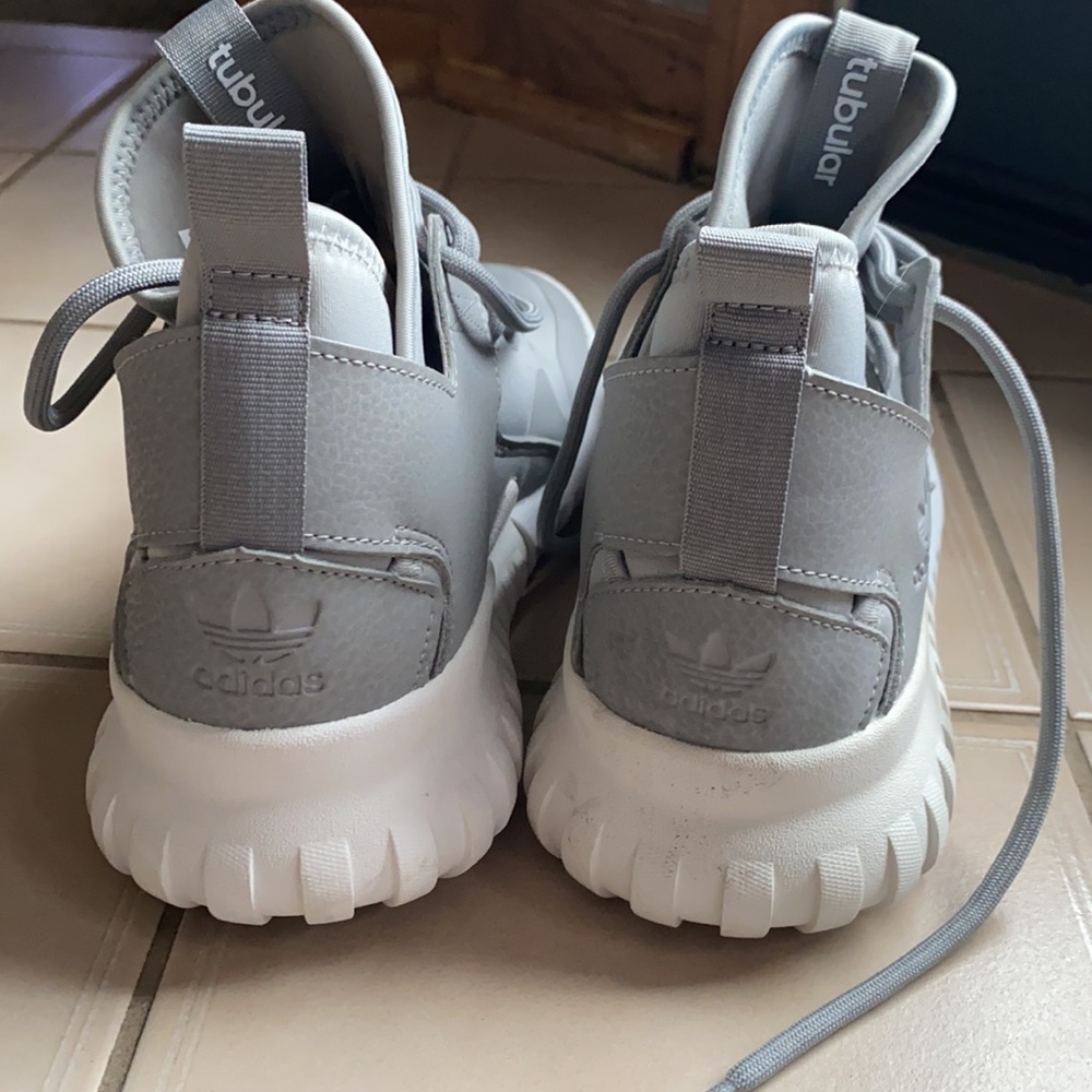 Adidas - Picture 3 of 4
